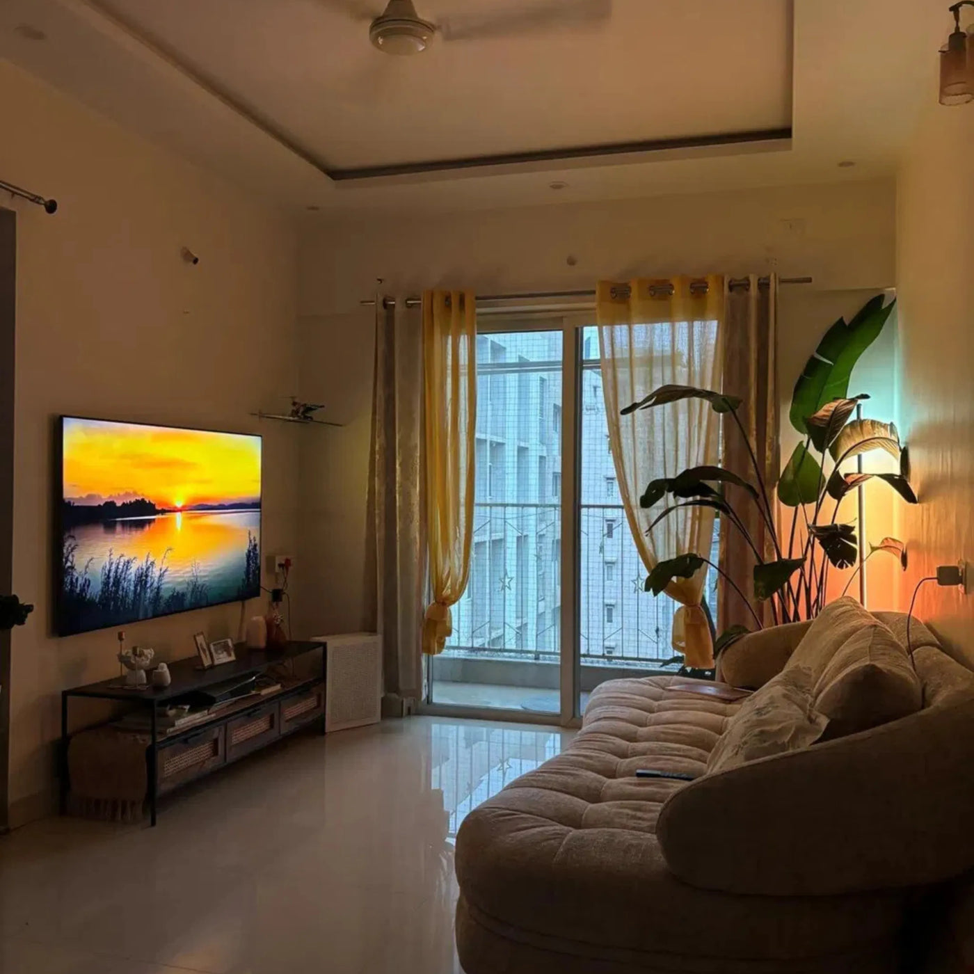 Apex HDMI Sync TV Floor Lamp